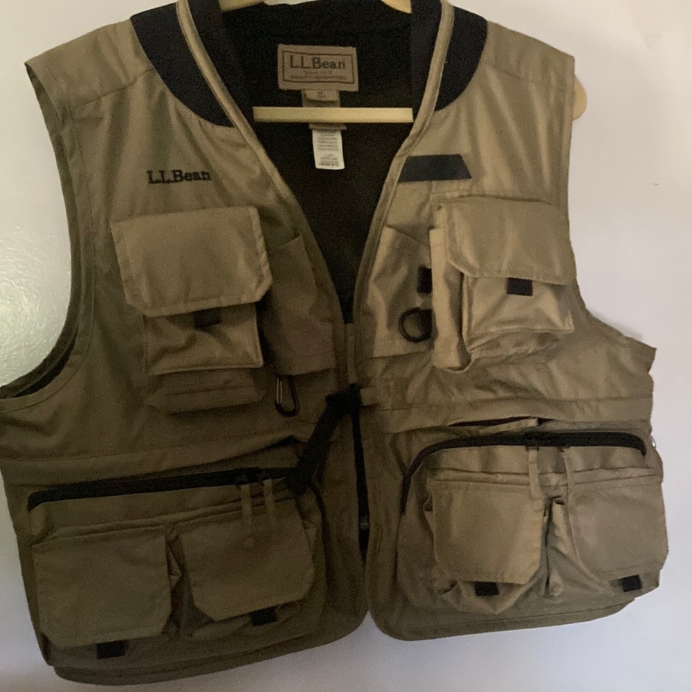 NEVER BEEN USED!    Tan LL Bean fly fishing vest, size m…